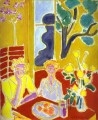 黄色と赤の背景を持つ 2 人の女の子 1947 年抽象フォービズム アンリ マティス